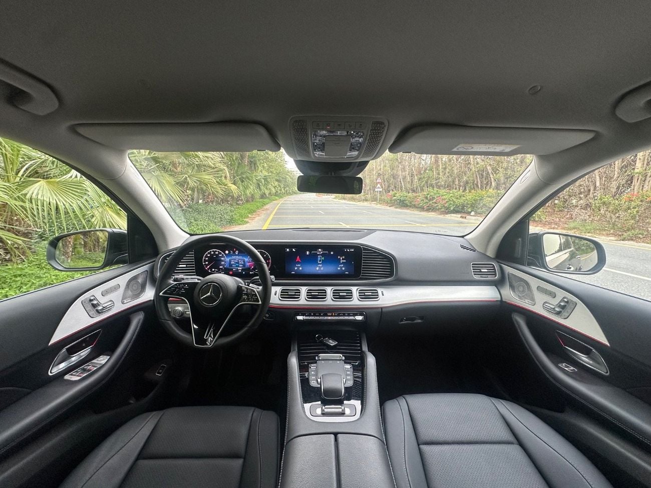 مرسيدس بنز GLE 300 GLE 300d 4MATIC | 2025 Diesel | 2.0L 4-cylinder 270 HP | Low Mileage | Like New