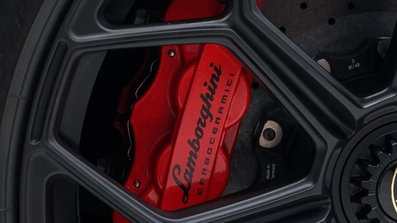 لامبورغيني أفينتادور SVJ 6.5L V12 | European Specs | 8,700 KM | Full Service History