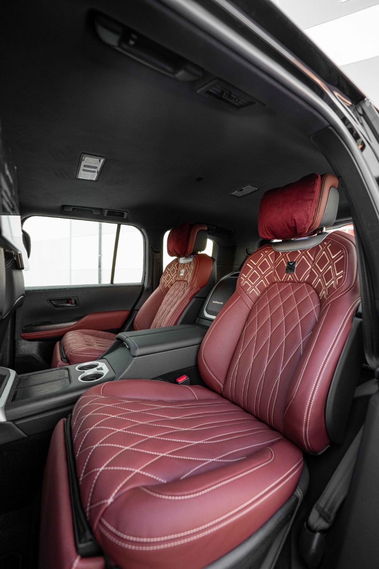 تويوتا لاند كروزر VXR GXR 4.0 لتر بنزين A/T إصدار الطرق الوعرة مع MBS AUTOBIOGRAPHY VIP 4 مقاعد