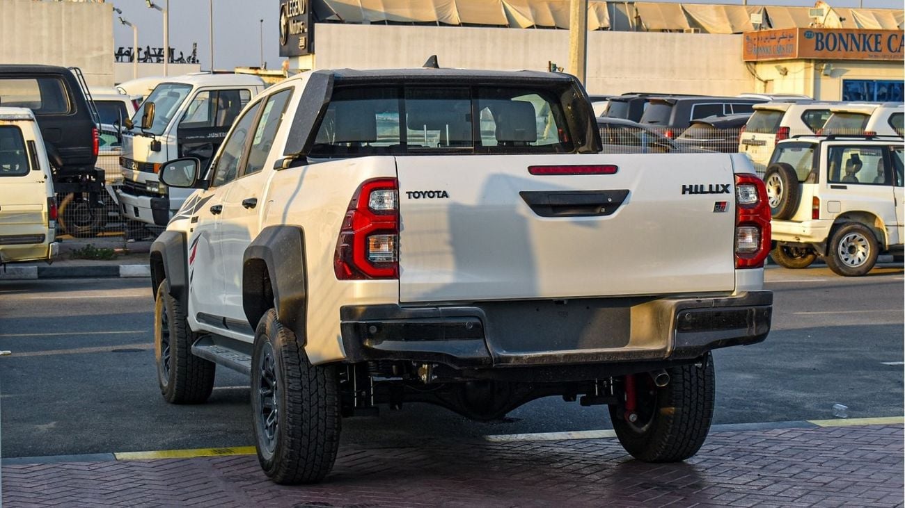 تويوتا هيلوكس GR Sport 4.0L V6