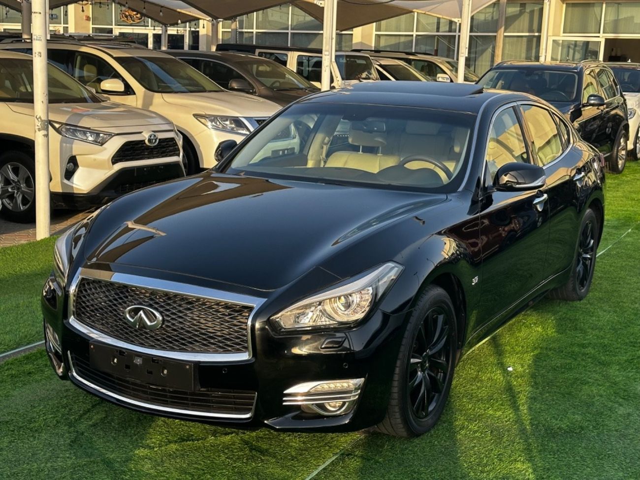 Infiniti Q70 Sports MODEL 2016 GCC CAR PERFECT CONDITION INSIDE AND OUTSIDE FULL OPTION SUN ROOF LEATHER SEATS