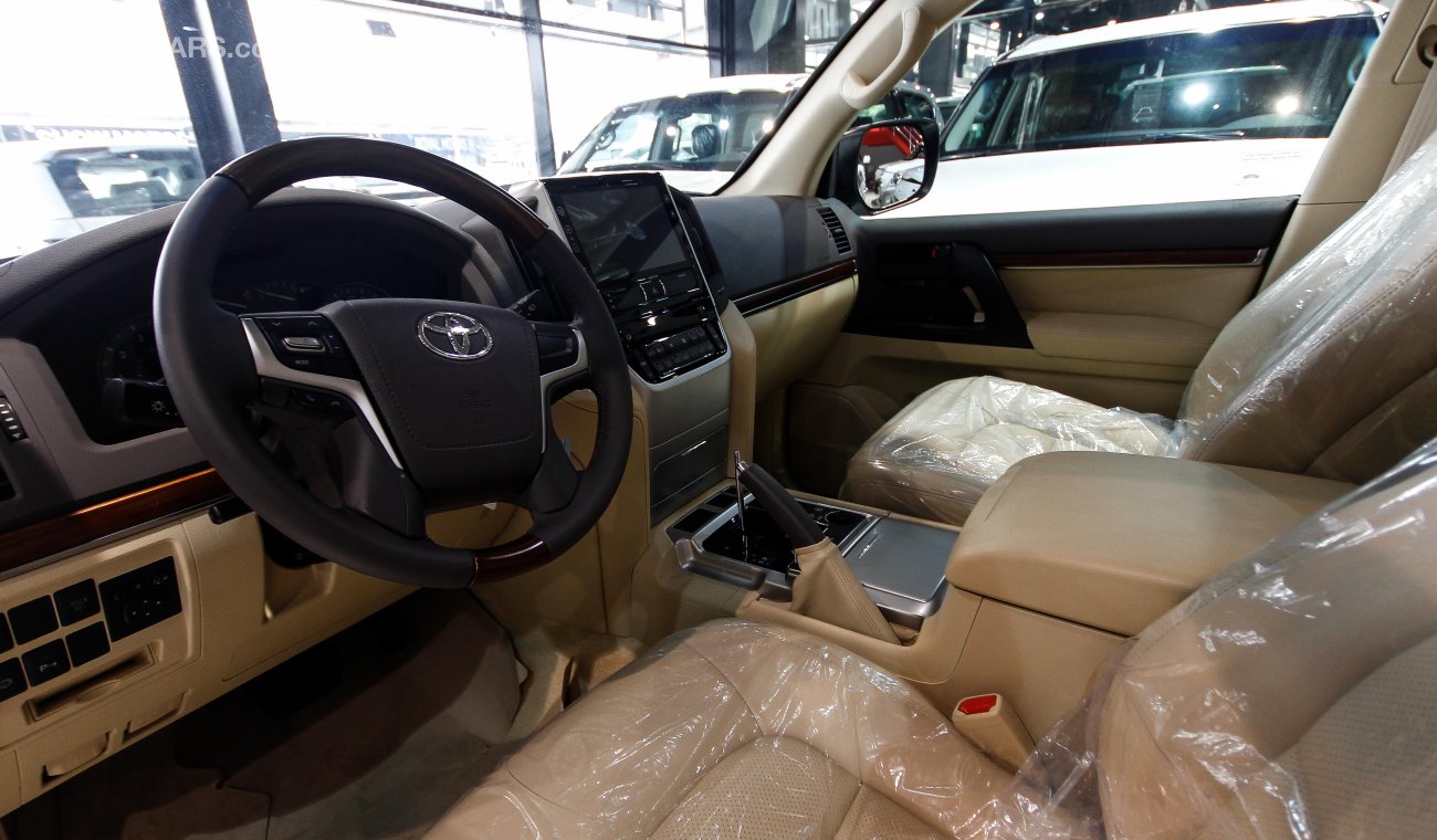 Toyota Land Cruiser GXR White Edition