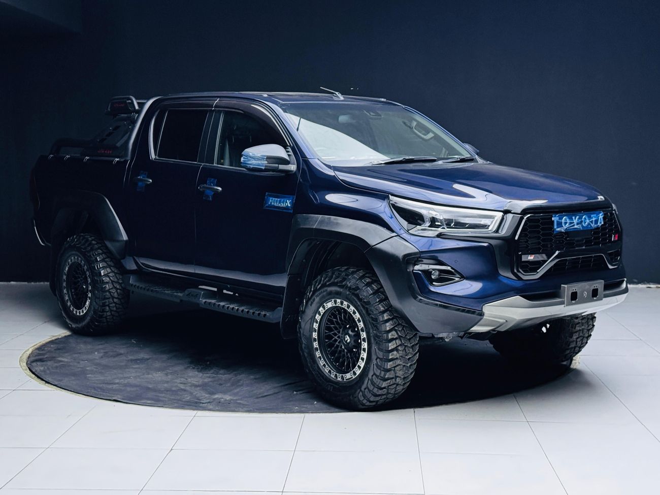 تويوتا هيلوكس RUGGED.X