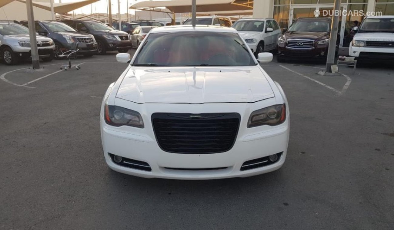 Chrysler 300s Crysral C300s model 2013 GCC car prefect condition full option low mileage