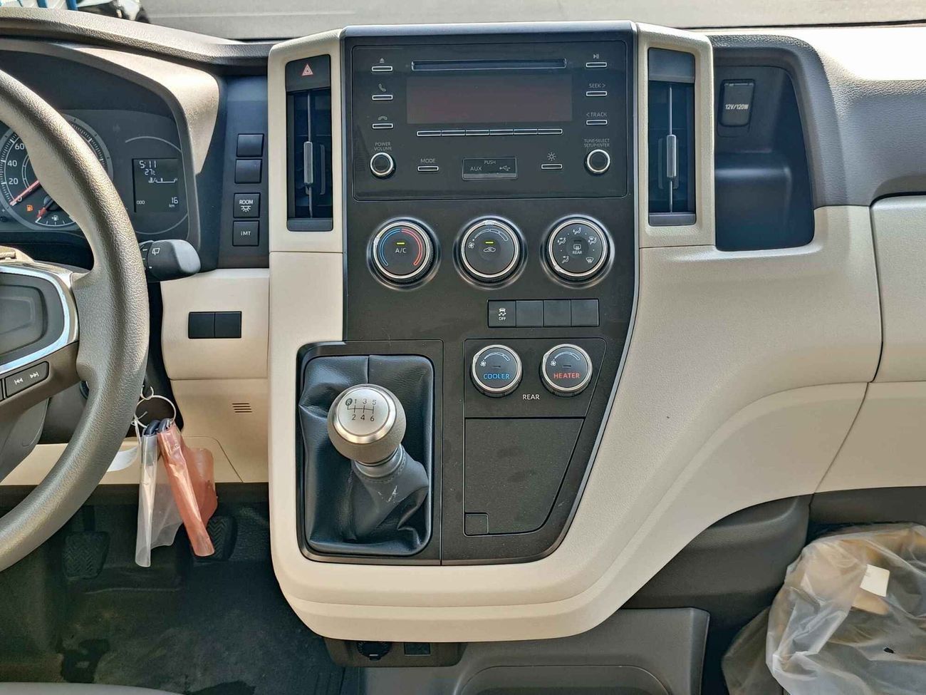 Toyota Hiace GL / 3.5L V6 PETROL / M/T DUAL HEATER/ 13 SEATER / NEW SHAPE (CODE # 20583)