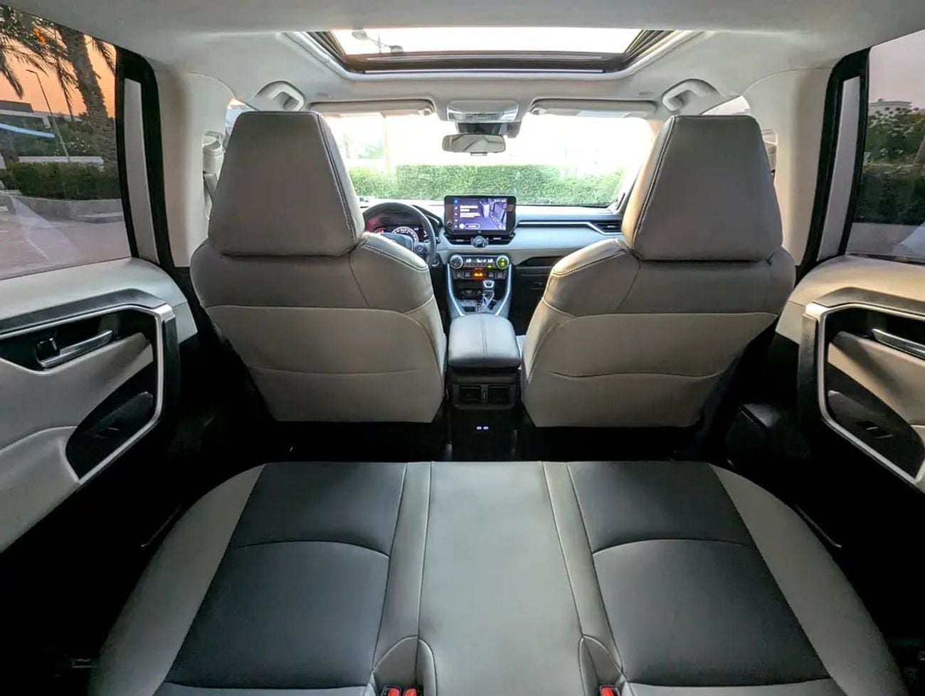 تويوتا راف ٤ XLE Premium 4X4 - American Specs - GCC Ready!