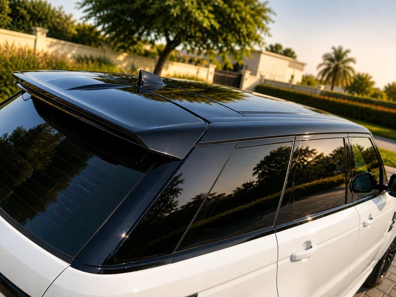 Land Rover Range Rover Sport SVR 5.0L (575 HP) AWD