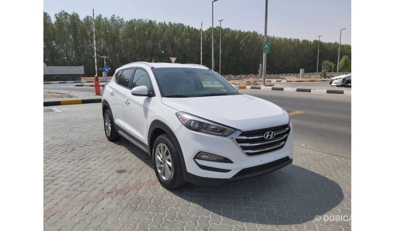 Hyundai Tucson SE - Very Clean Car