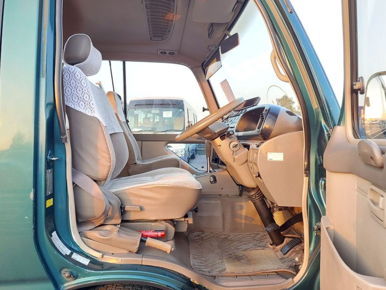 تويوتا كوستر TOYOTA COASTER BUS RHD 1998 MODEL 4.1 L DIESEL AUTOMATIC(PM02852)