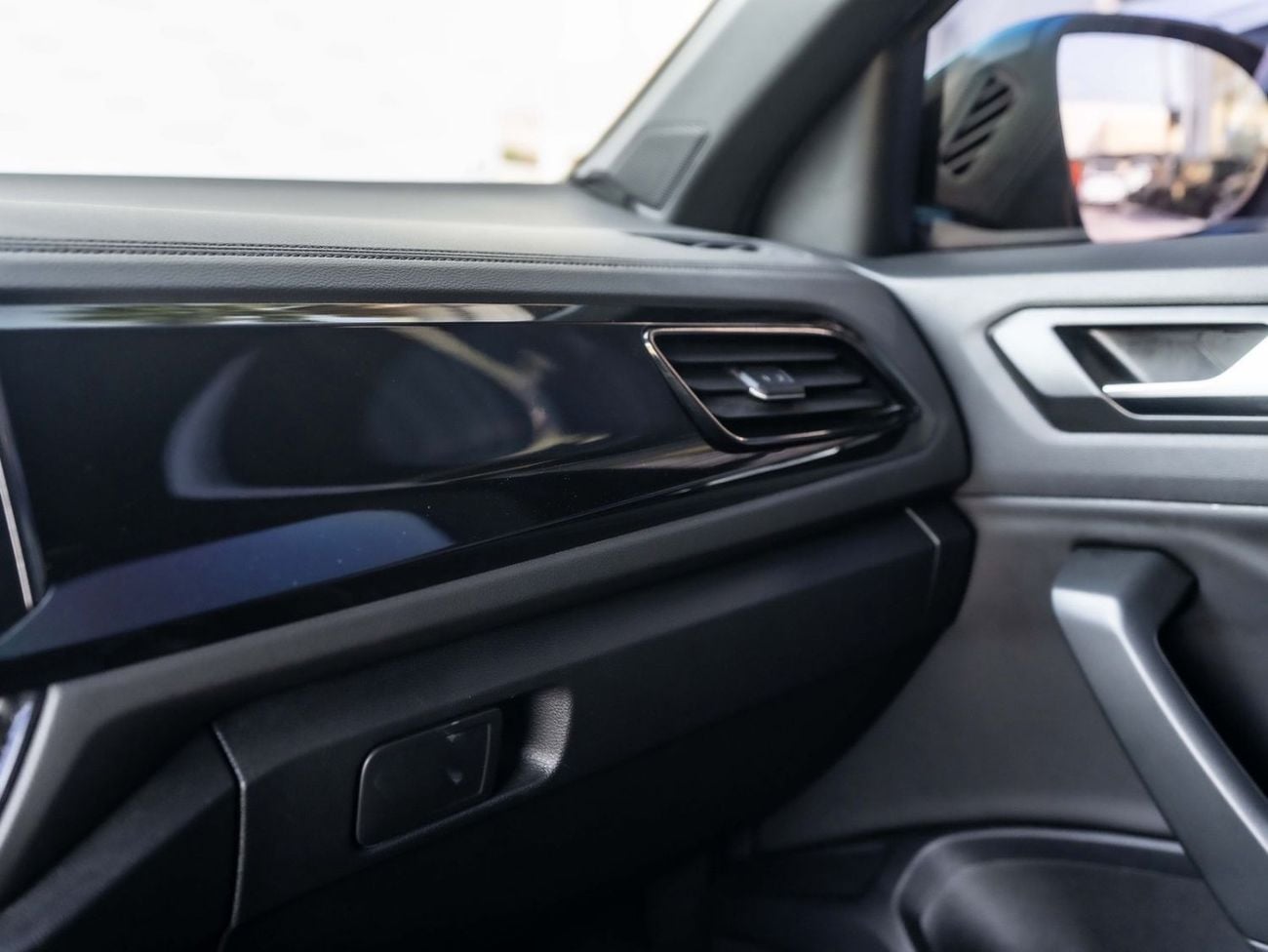 فولكس واجن T ROC R-LINE
