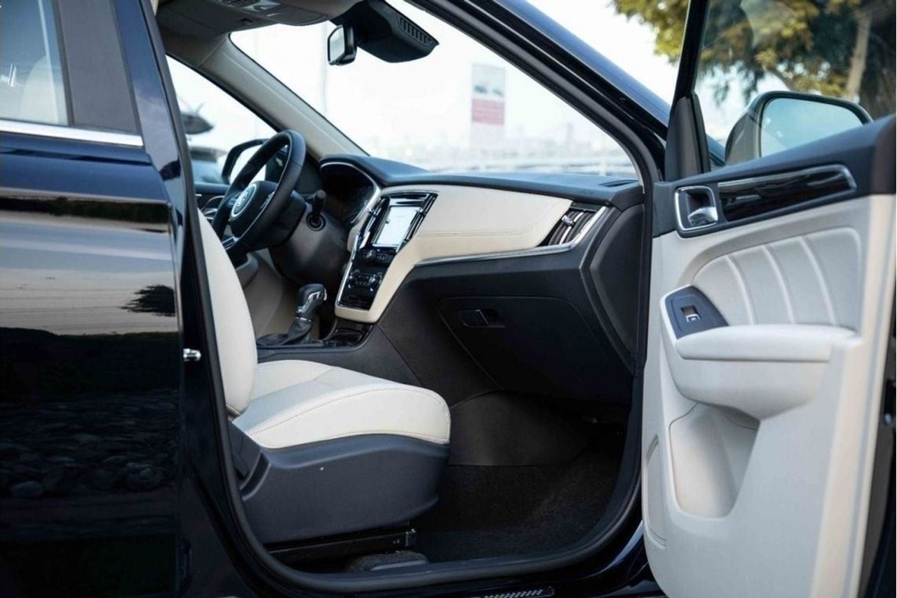 أم جي RX5 2023 MG RX5 2.0 AWD LUXURY - أسود من الداخل بيج