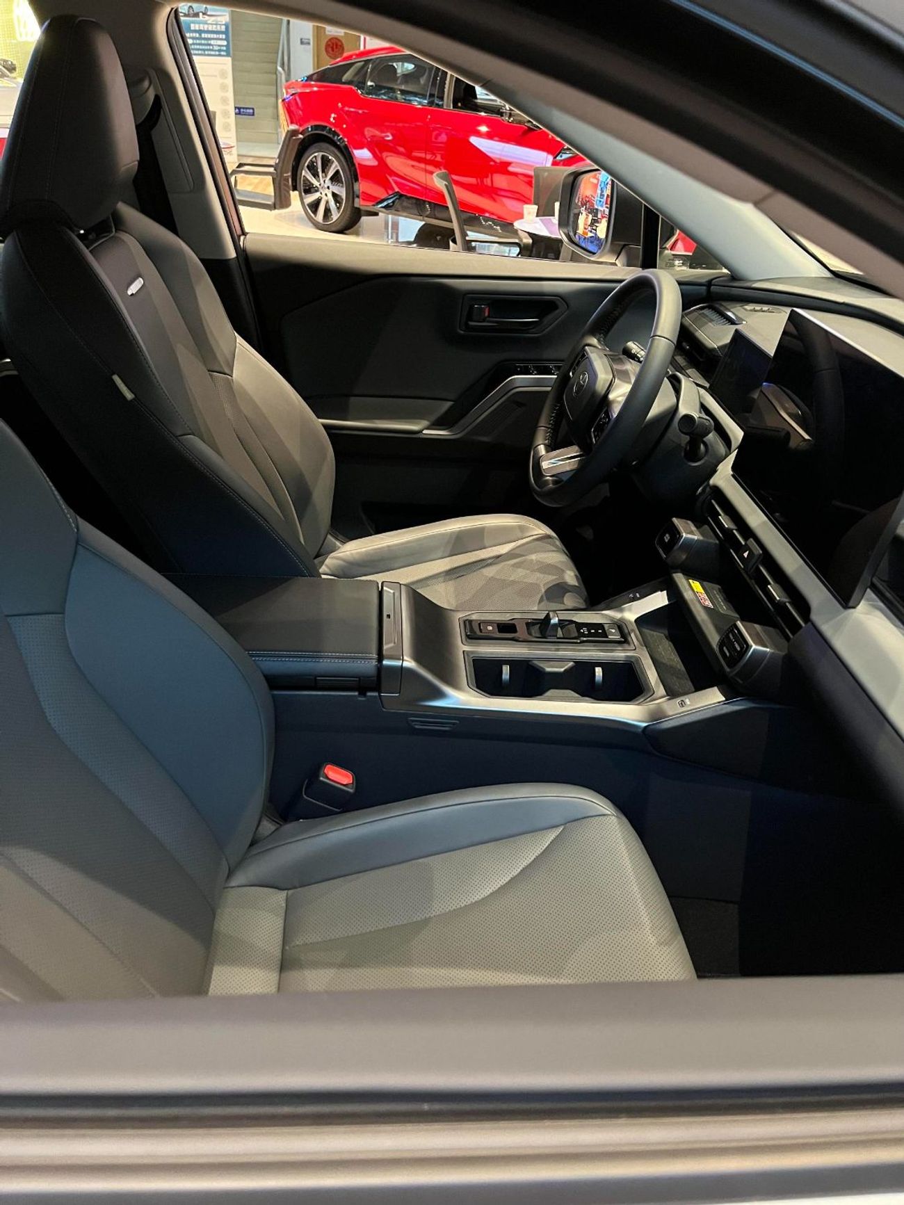 تويوتا راف ٤ Spot inventory