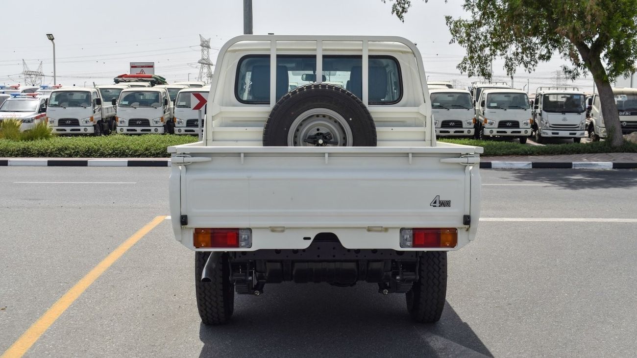 تويوتا لاند كروزر بيك آب Diesel  Manual Transmission