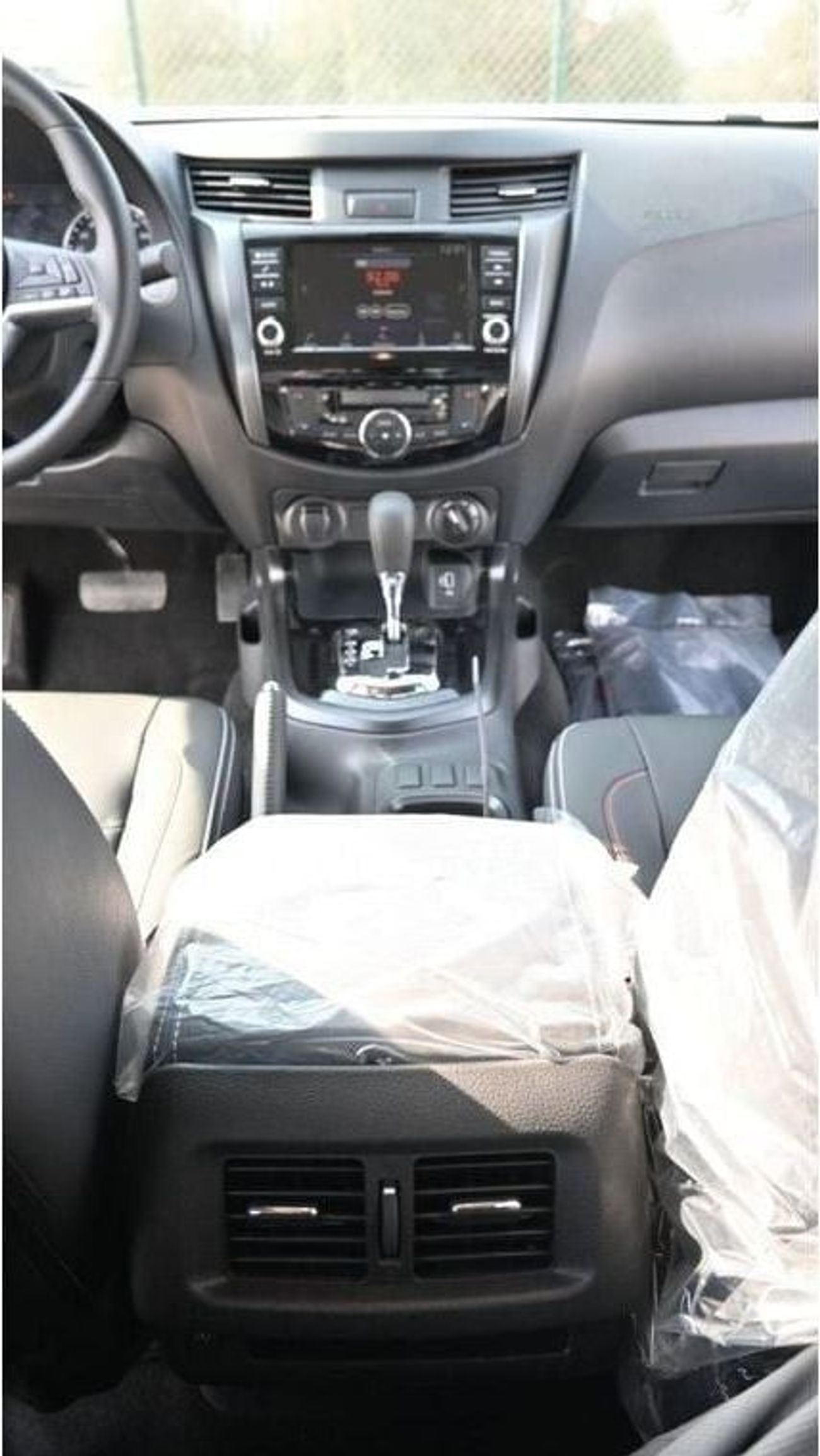 Nissan Navara NISSAN NAVARA 2.5L DIESEL PRO4X 4X4 WHITE DC AT MODEL 2025 BRAND NEW [AVAILABLE COLOURS:WHITE/S/B/TG