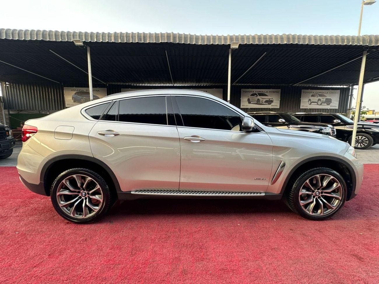 بي أم دبليو X6 4.4L V8 Twin Turbo Power: 445 HP