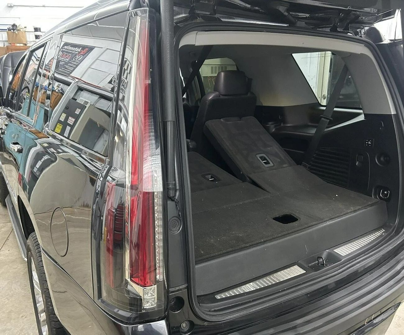 Chevrolet Suburban Premier 5.3L 4WD (8 Seater)