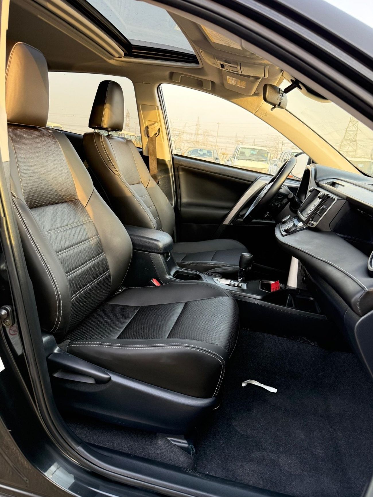 تويوتا راف ٤ XLE 2.5L