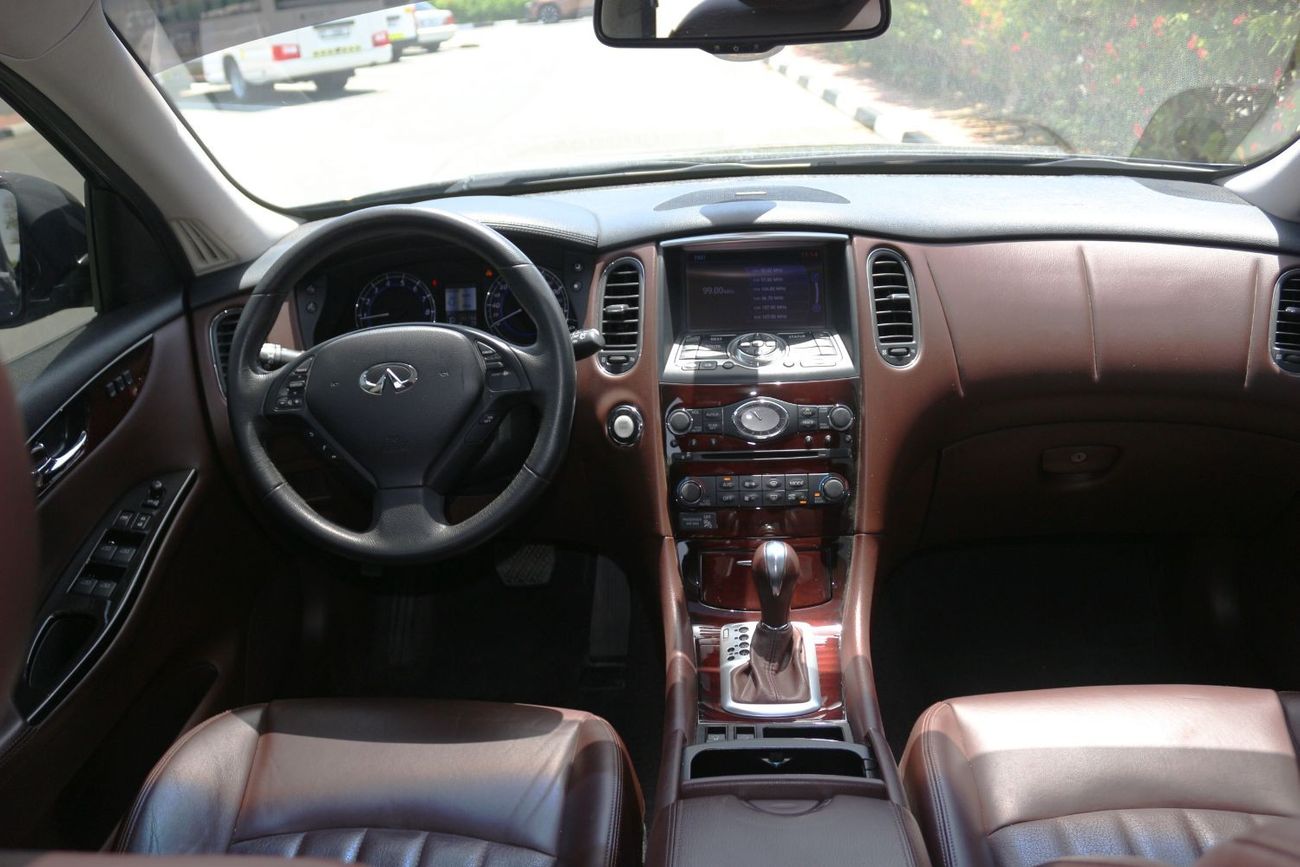إنفينيتي QX50 لاكجري Infiniti QX50 Gcc Model 2015 Full Options