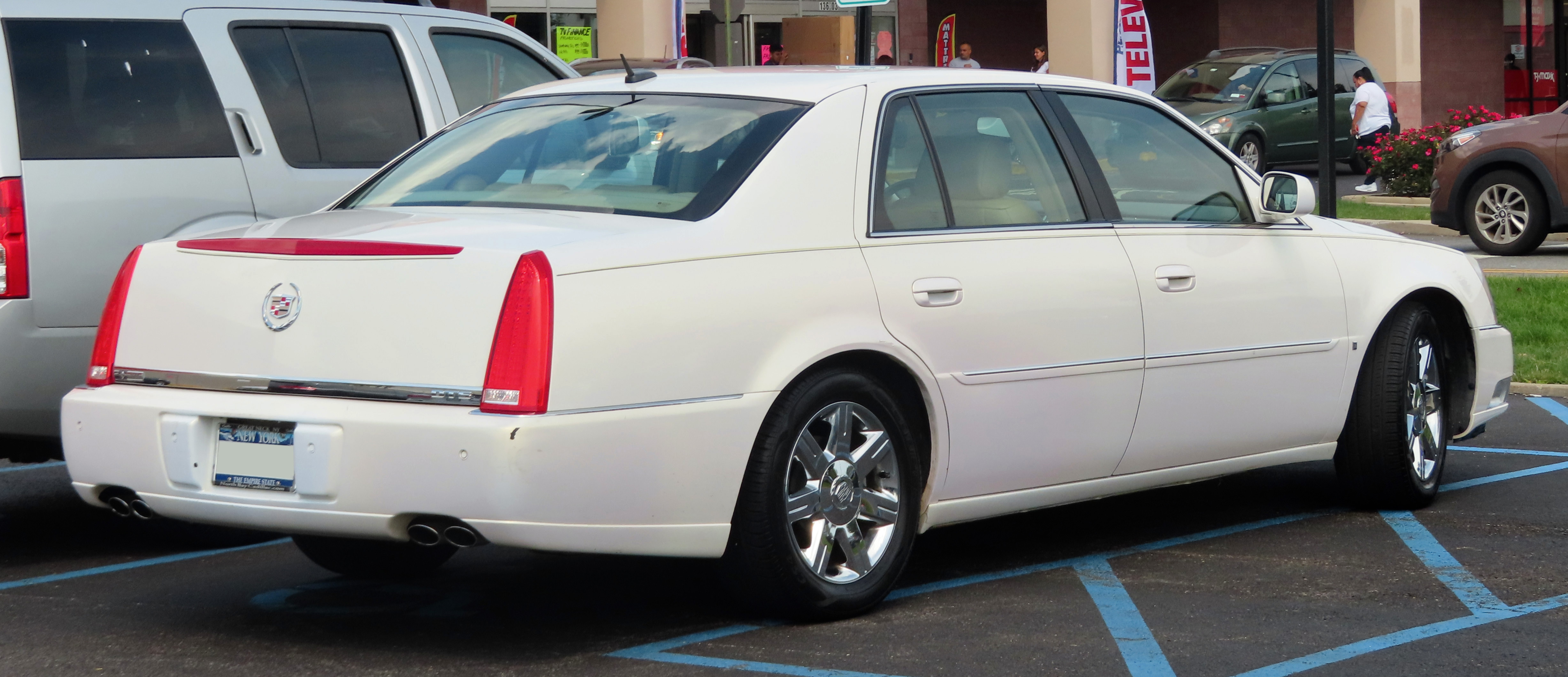 Cadillac DTS exterior - Rear Left Angled