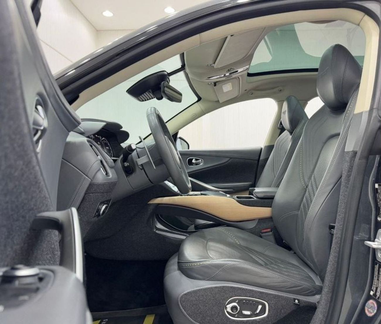 Aston Martin DBX 2021 Aston Martin DBX, Agency Warranty Till 02/26, Full Agency Service History, GCC