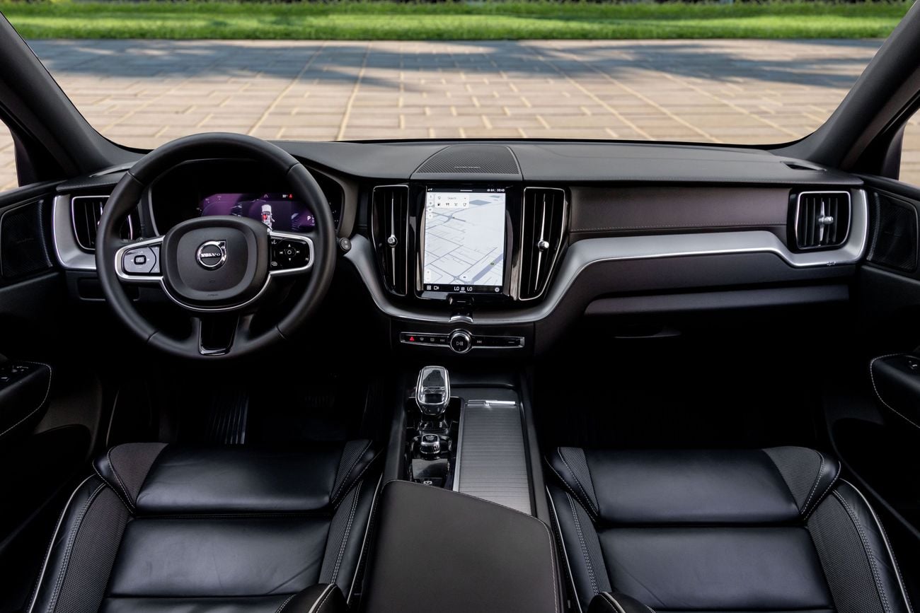 فولفو XC 60 XC60 B5 Ultimate Dark | 2,155 P.M | 0% Downpayment | Volvo Warranty