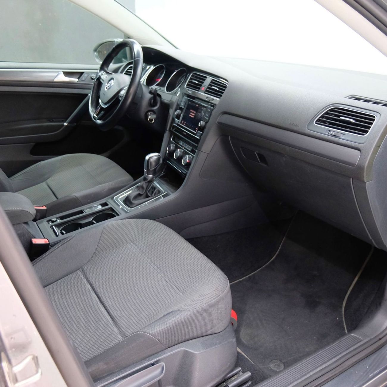 فولكس واجن جولف Base 2.0T