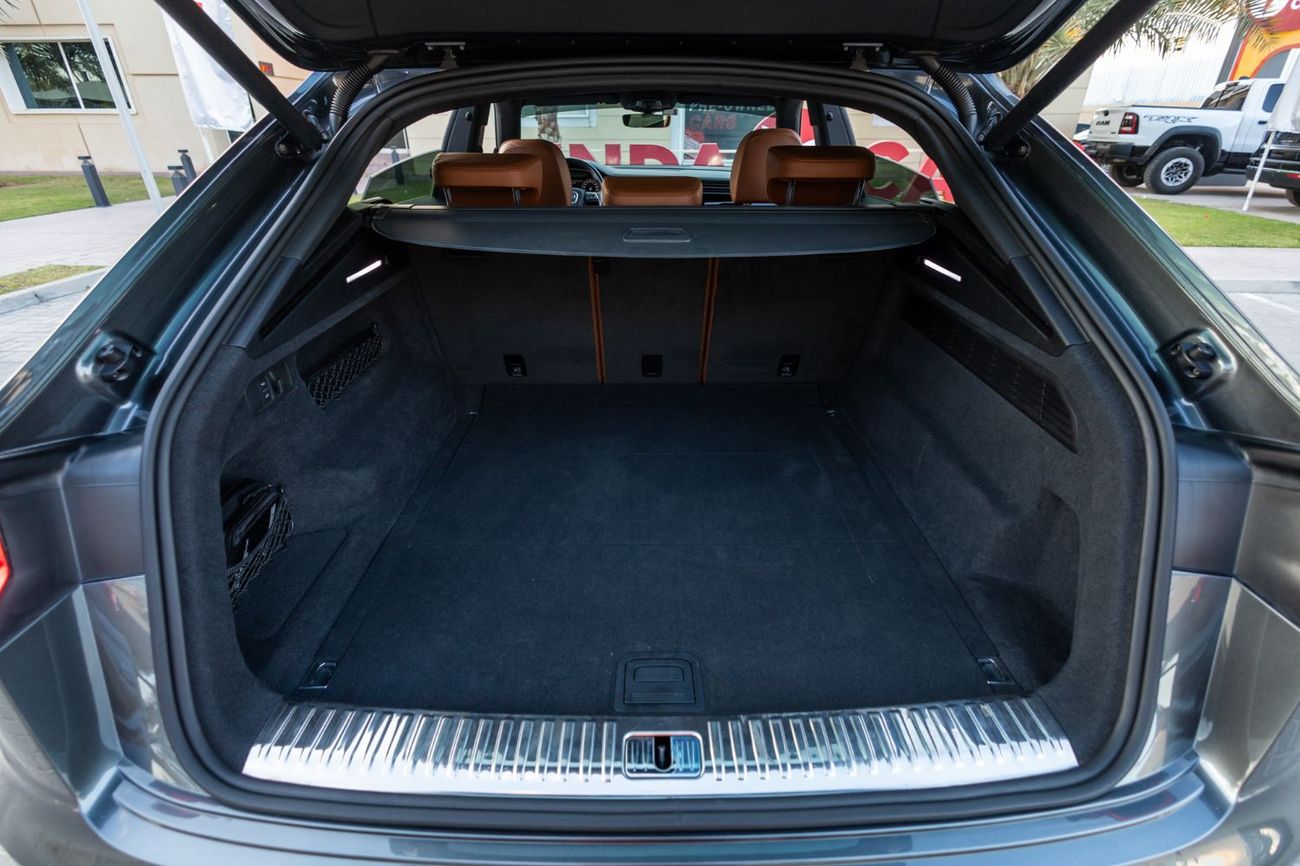 Audi Q8 55 TFSI quattro S-Line 3.0L (340 HP) Audi Q8 55TFSI Quattro S-Line 2019 GCC under Warranty with Flex