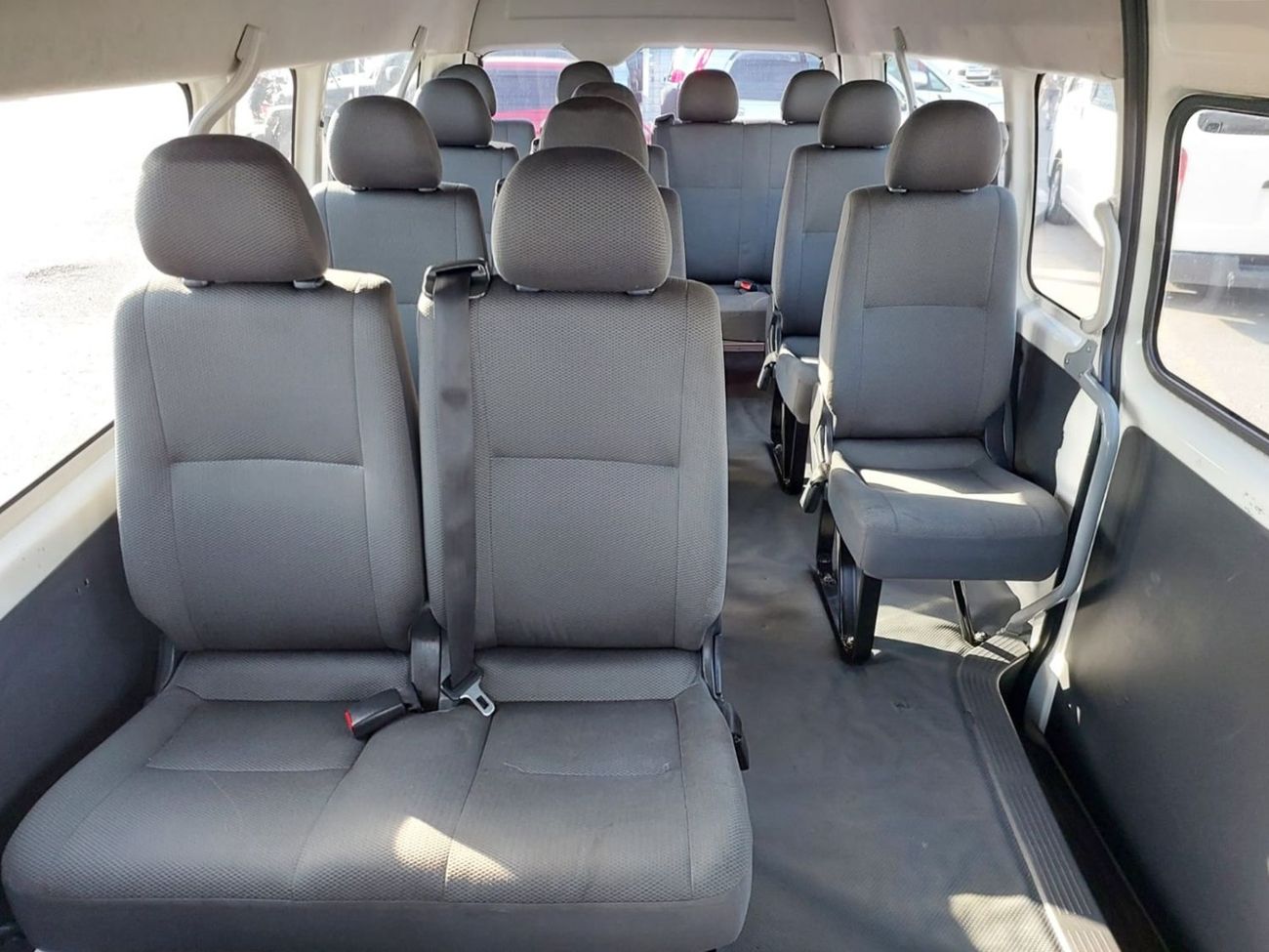 تويوتا هاياس TOYOTA HIACE COMMUTER VAN RHD 2014 MODEL 3.0 L DIESEL AUTOMATIC(PM21971)