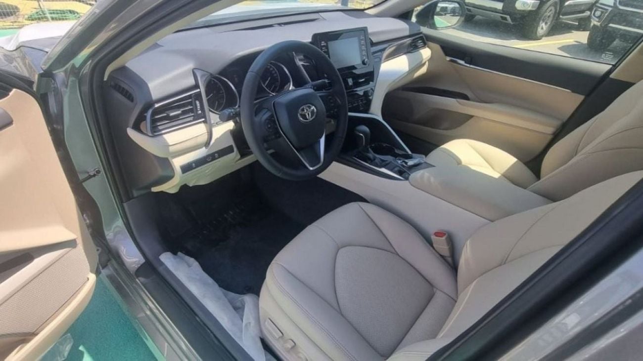 Toyota Camry 2.5 GLI  WITH SUN ROOF LEAATHER SEATS  SCREEN CAMERA