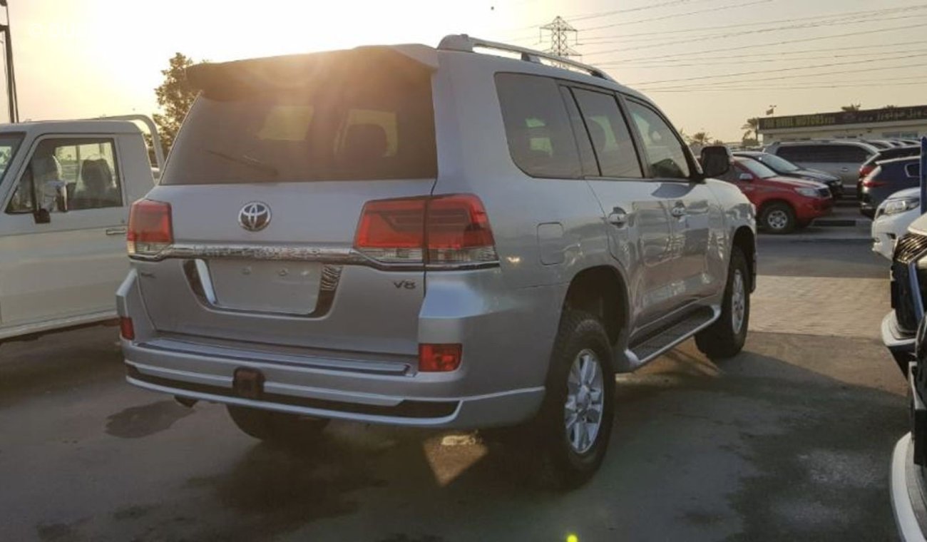 Toyota Land Cruiser right hand drive Diesel Auto GXL V8 With facelift 2019 body kit with accessories (Export only)