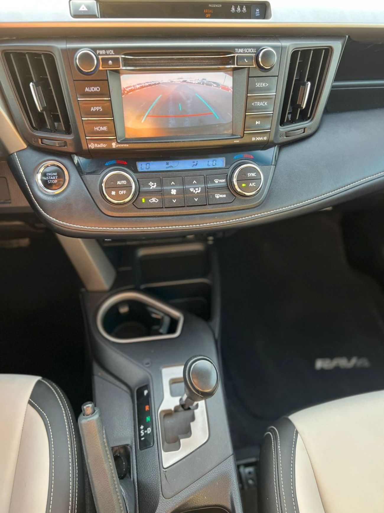 Toyota RAV4 2018 XLE - 2.5L V4-RearCam-AWD 4x4 - Push Start - Leather seat Sunroof