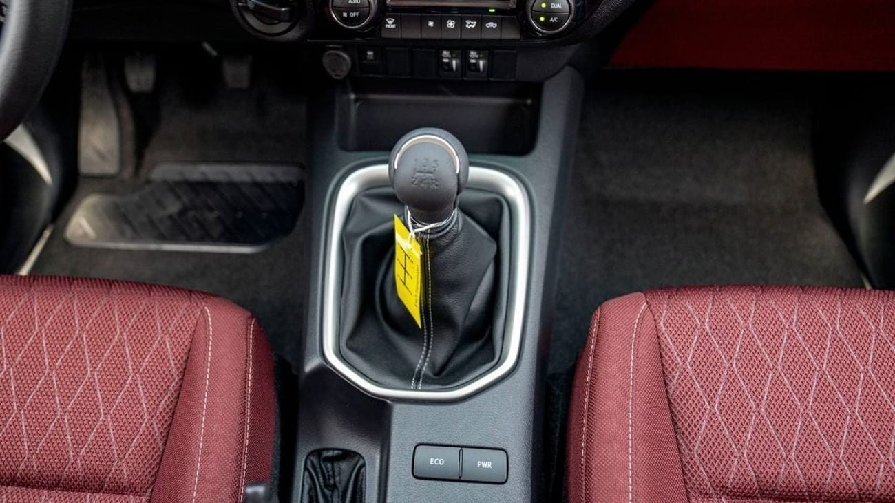 Toyota Hilux Toyota Hilux MT Sr5 2.7L petrol 2025 four wheels drives  4X4