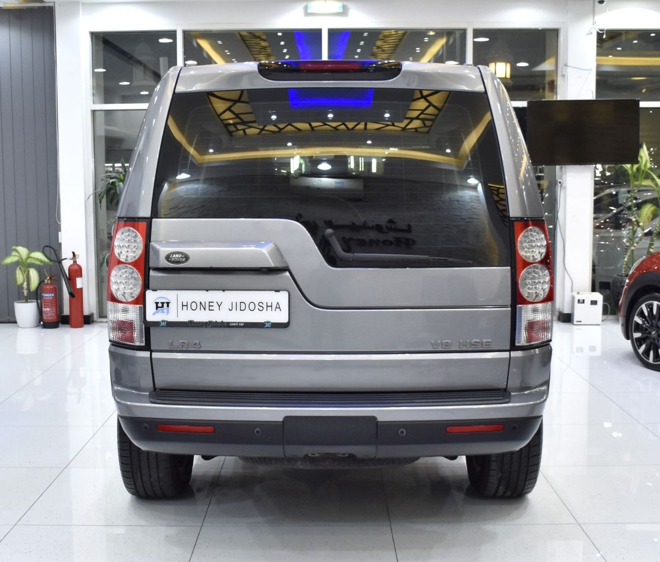 Land Rover Discovery EXCELLENT DEAL for our Land Rover LR4 HSE V8 ( 2013 Model ) in Grey Color GCC Specs