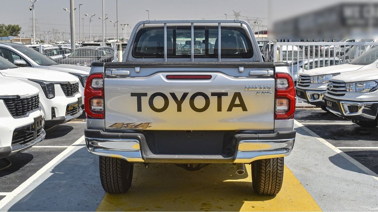 تويوتا هيلوكس SR5 2.7L