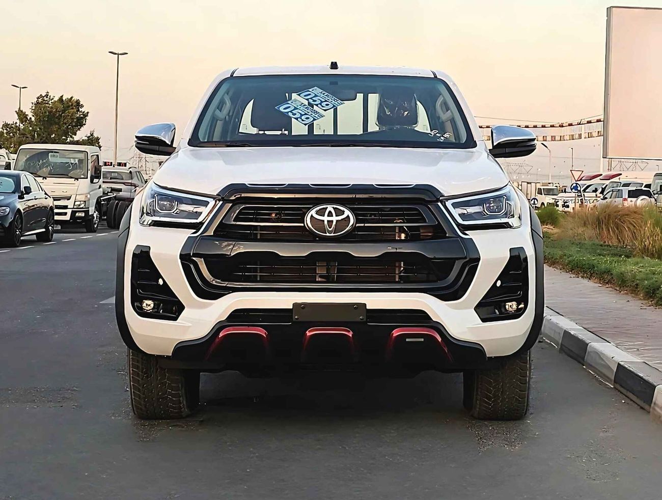 Toyota Hilux WIDE BODY / TRD KIT / 4.0L V6 A/T  PETROL / PUSH START / 4WD (CODE # 68073)