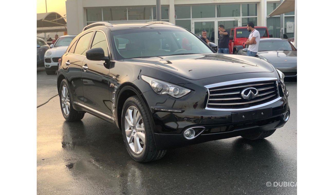 إنفينيتي QX70 Infiniti QX 70_2014_GCC_Excellent_Condithion _Full opshin