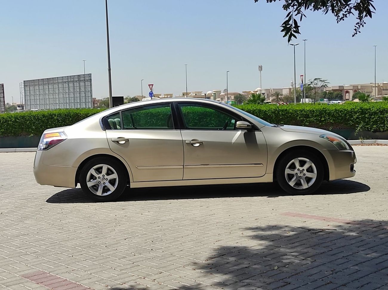 Nissan Altima Nissan Altima 2009 Gcc V4 full automatic Frist owner