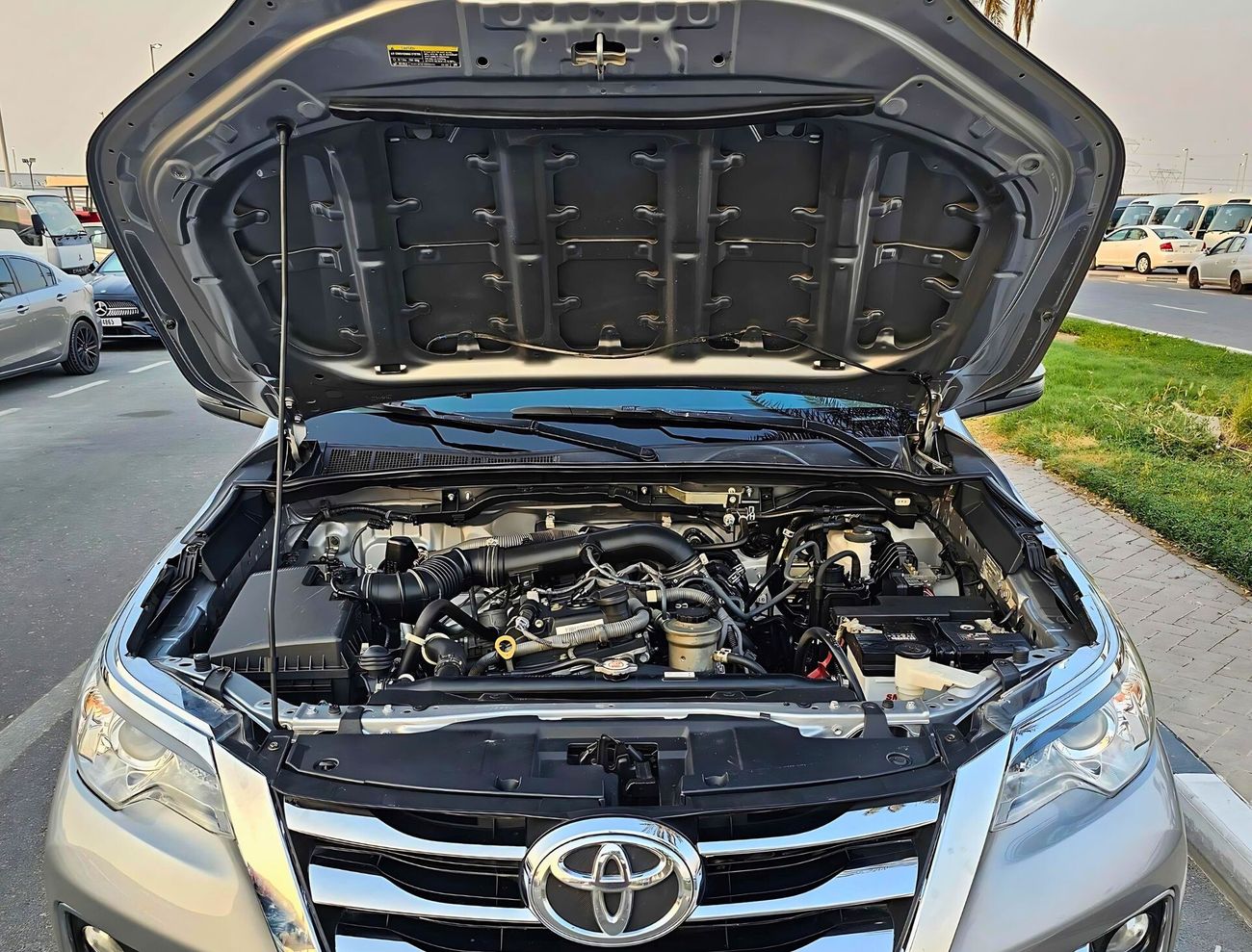 Toyota Fortuner EXR V4 4WD/ LEATHER SEATS/ DVD/ REAR CAMERA/ LOT# 102396