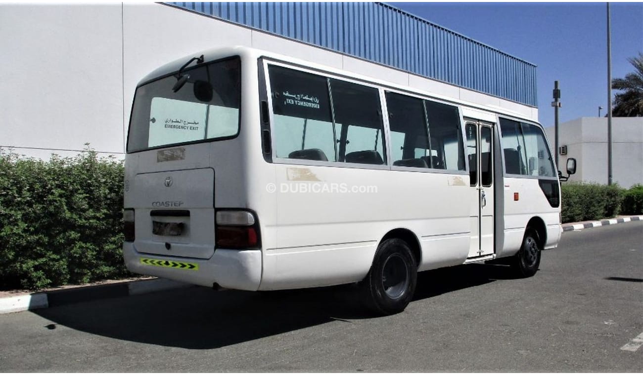 Toyota Coaster TOYOTA COASTER DIESEL 2011 GULF SPACE , ACCIDENT FREE , 25 PASSENGER