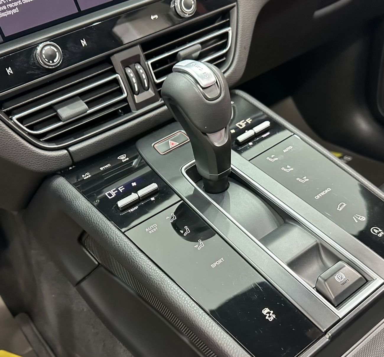 Porsche Macan Std 2022 Porsche Macan, August 2025 Porsche Warranty, Full Porsche Service History, Low Kms, GCC