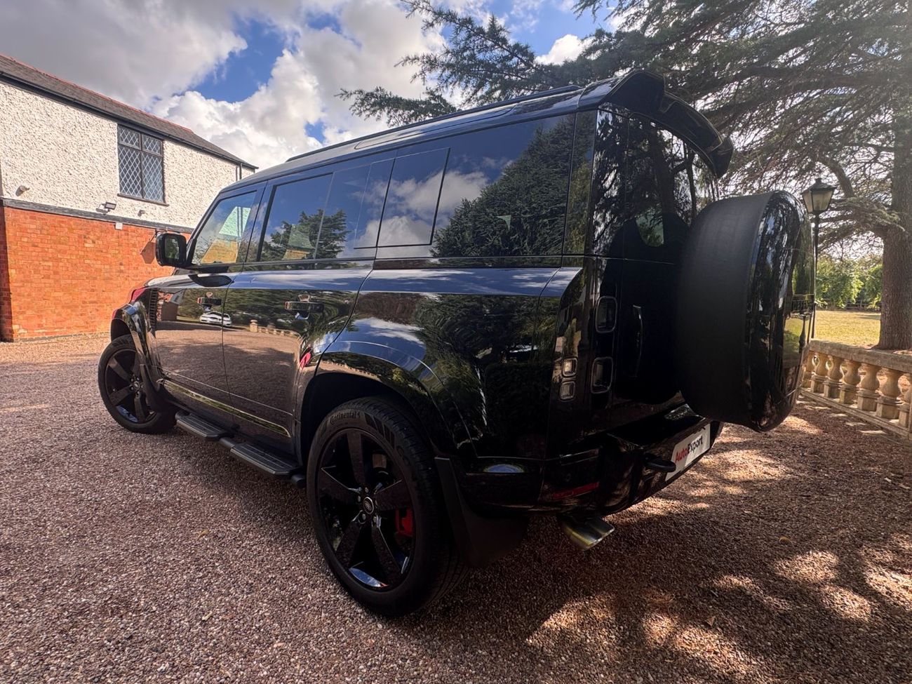 لاند روفر ديفندر 110 X P425 5.0L V8 IN RIGHT HAND DRIVE