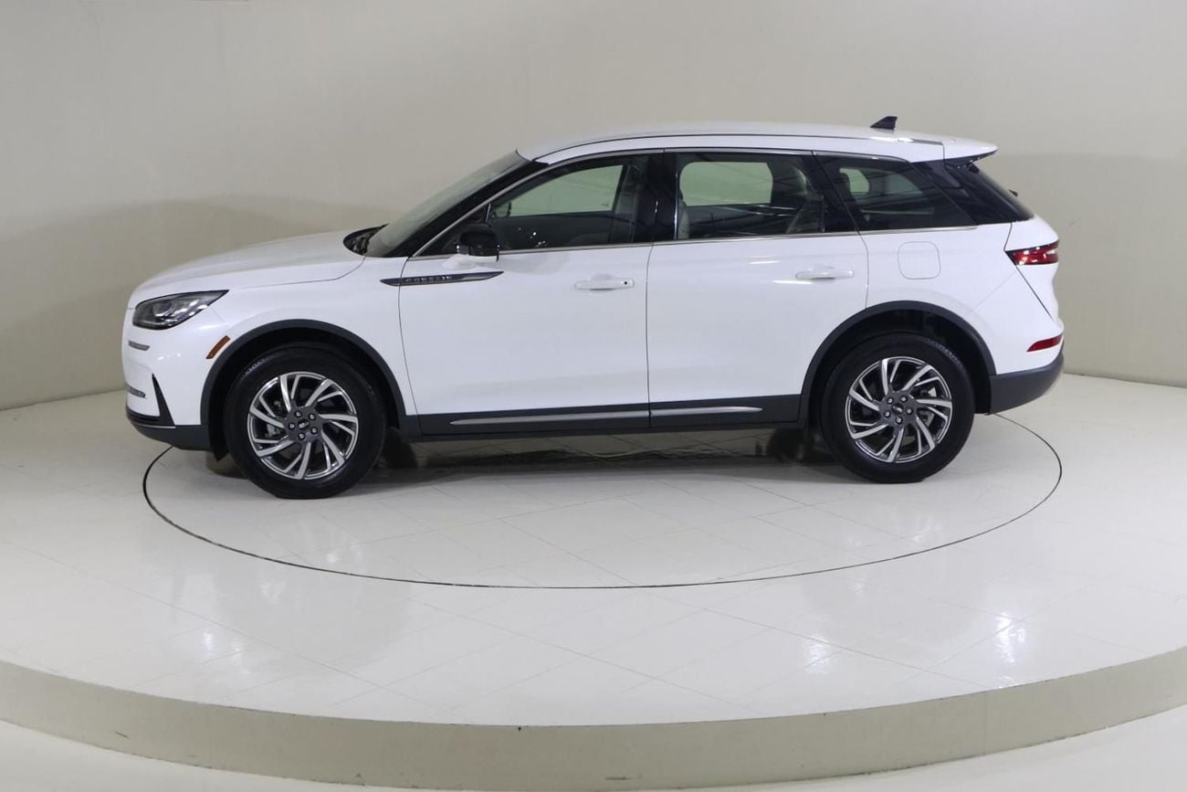 Lincoln Corsair STD AWD COR123 / AL TAYER MOTORS AL QOUZ SHOWROOM