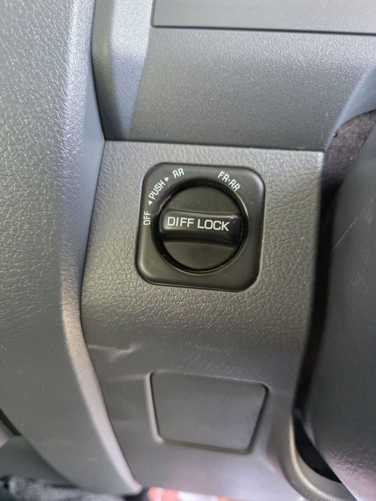 تويوتا لاند كروزر بيك آب RIGHT HAND DRIVE ONLY FOR EXPORT 4.5 LITER