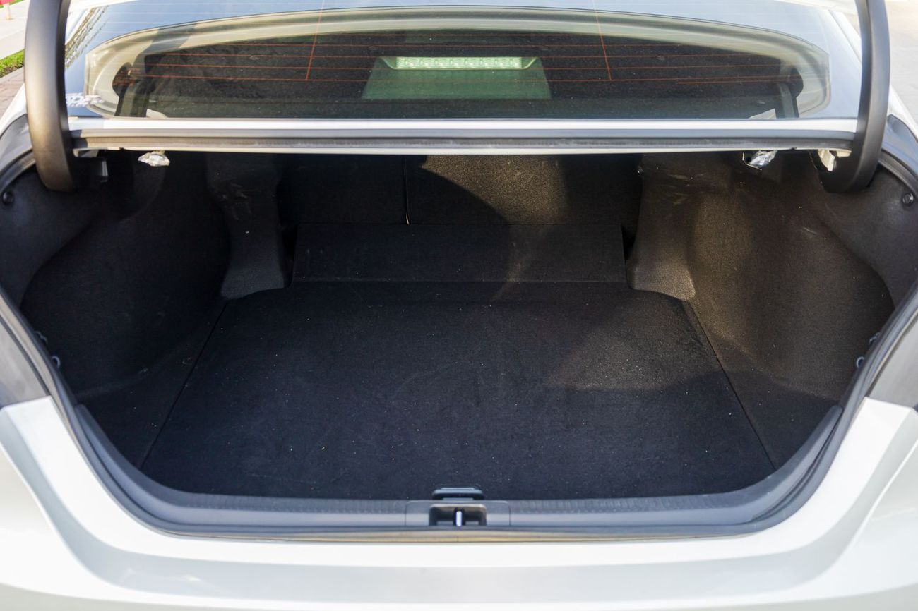 Toyota Camry SE 2.5L (204 HP)