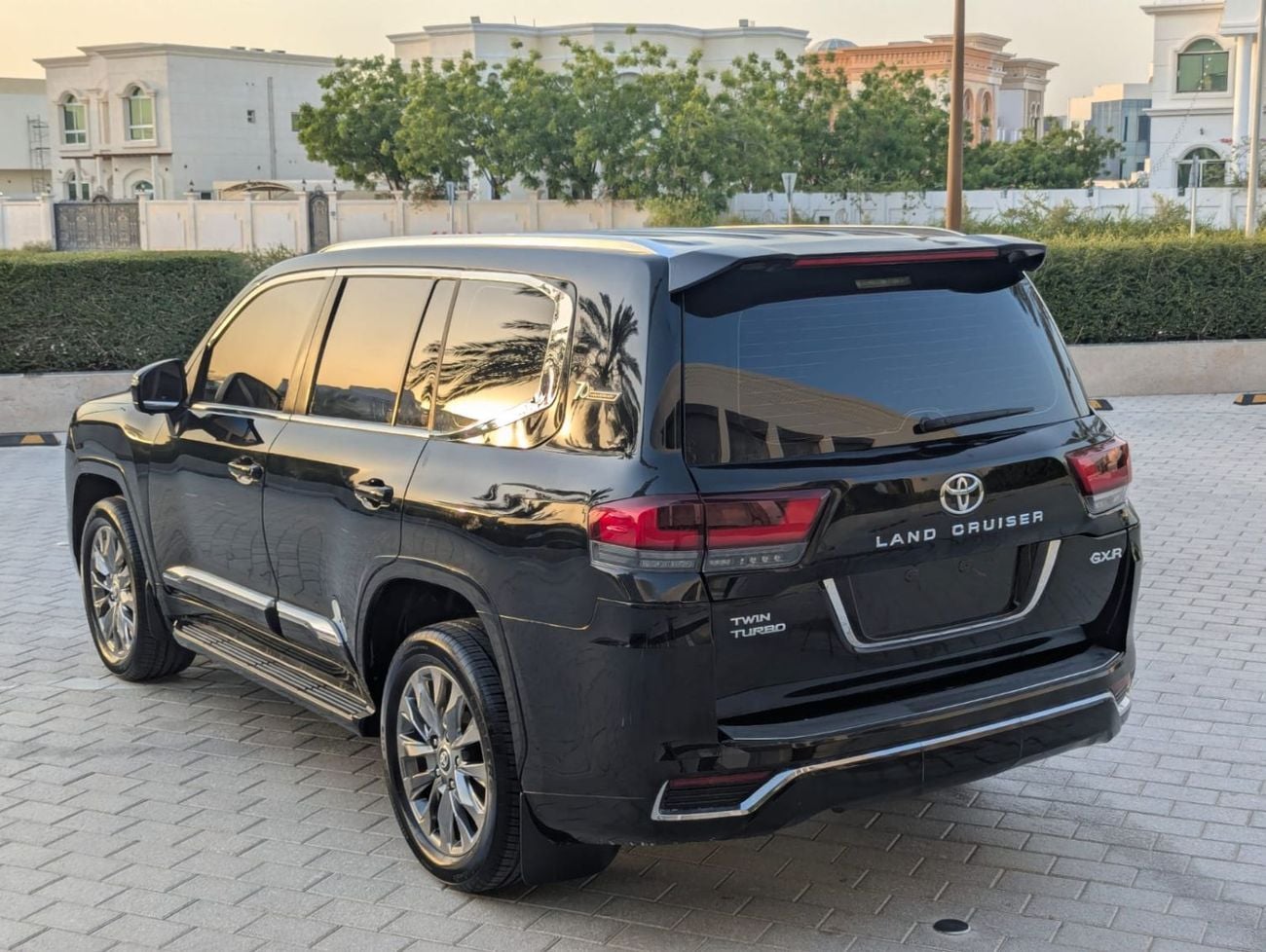 تويوتا لاند كروزر Toyota landcruise 2021Model 4.0L v6 GXR petrol Engine Colour Black push start Transmission Automatic