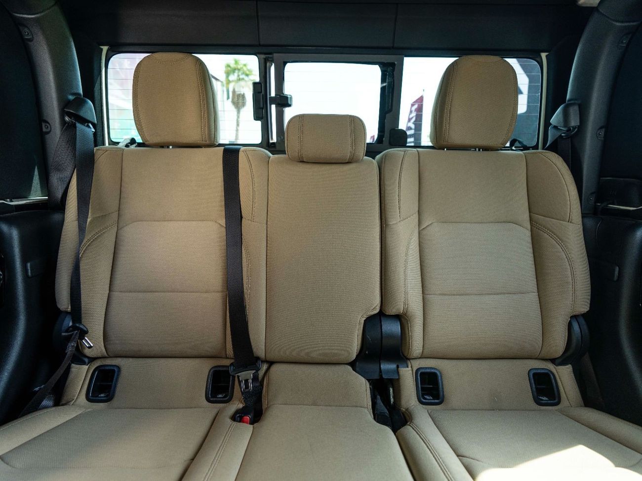 جيب جلادياتور AED 2,516 PM • GLADIATOR SPORT • ONLY 43,000 KM • OFFICIAL JEEP WARRANTY UNTIL 2027