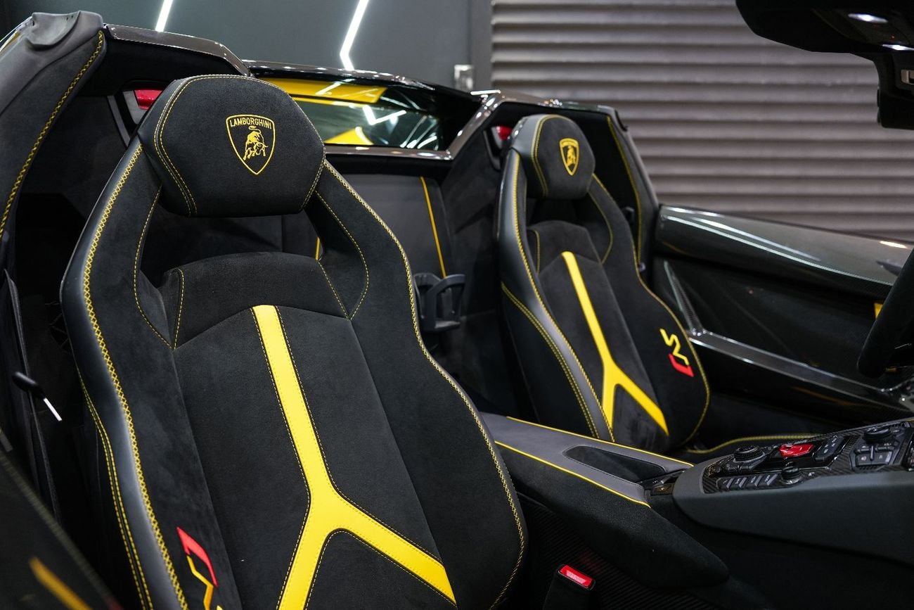 Lamborghini Aventador Roadster SVJ, 1 of 800, Full Carbon Fiber Package, Very Low KM!!