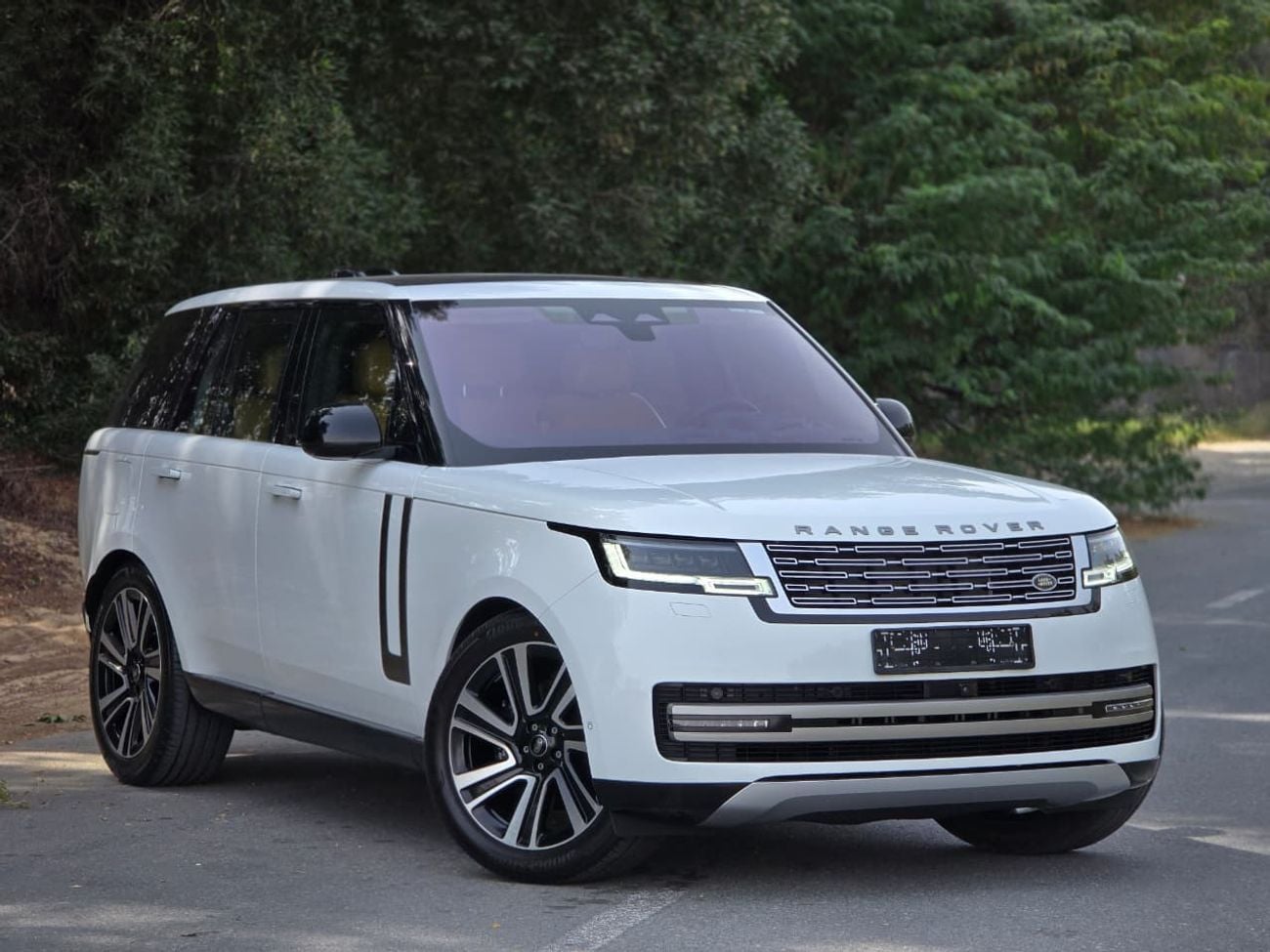 Land Rover Range Rover SE P400 3.0L RANGE ROVER SE 2023 GCC // FULL OPITION // PERFECT CONDITION // LOW MILEAGE