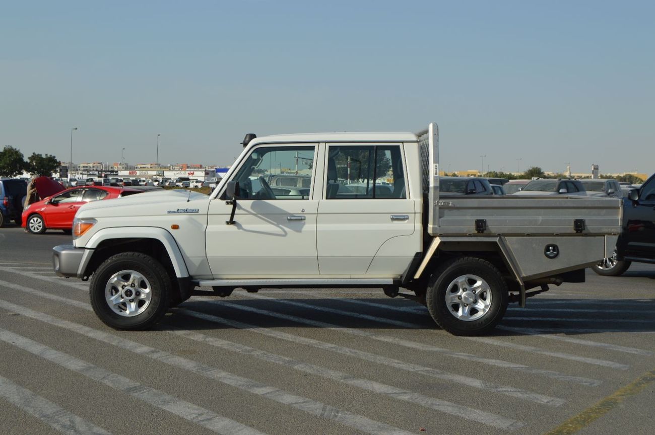 تويوتا لاند كروزر بيك آب 4.5L Double cabin