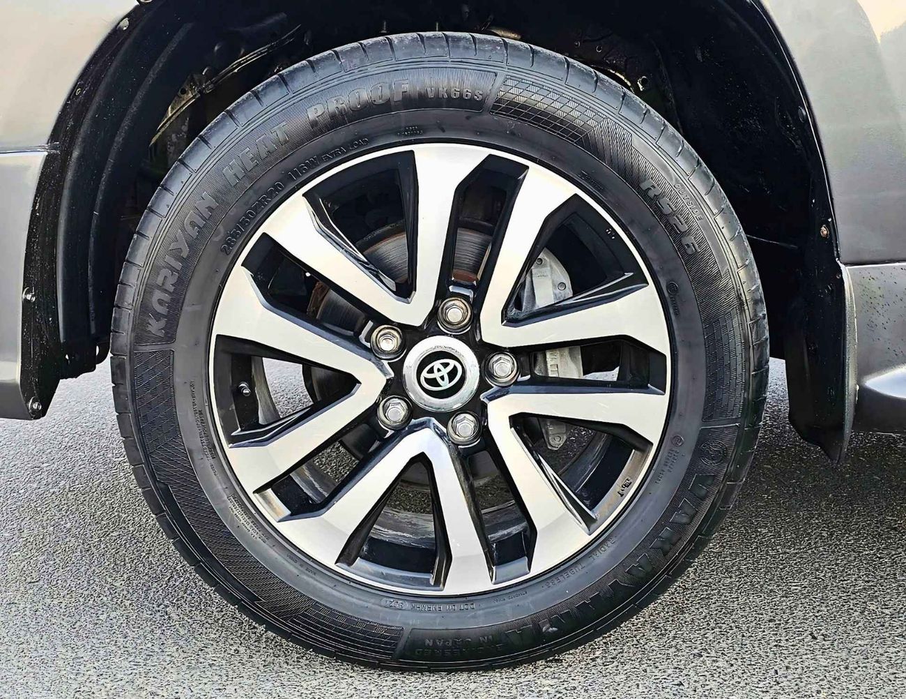 تويوتا لاند كروزر GXR BIG ENGINE/  SHAPE 2021/ FULL OPTION / EXPORT ONLY / LOT#46060